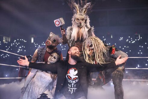 WWE】「ワイアット・シックス」またも5人でリング占拠…2人目の