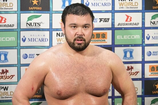 うっすら胸毛が「回復」しつつあるウルフアロン