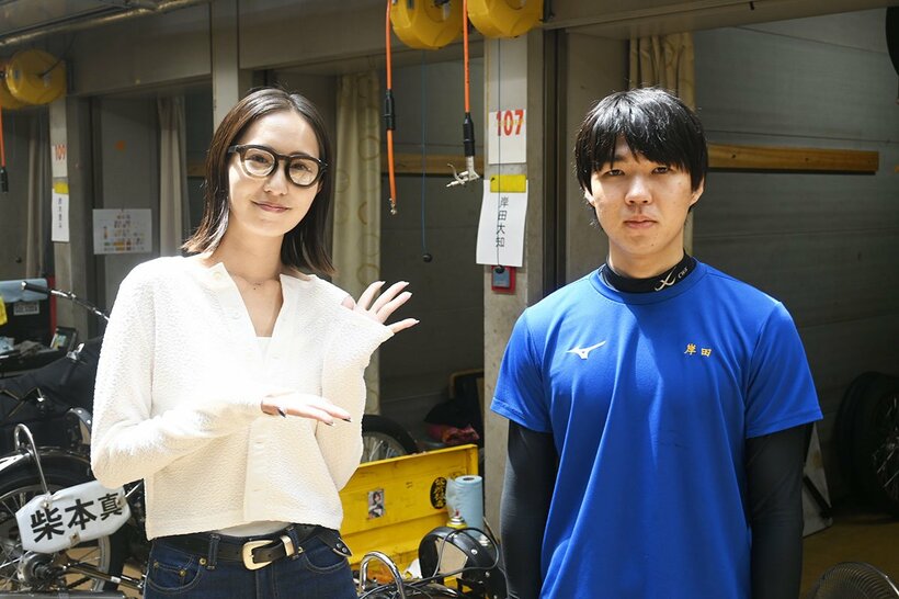 岸田大知(右)にインタビューを行った渚
