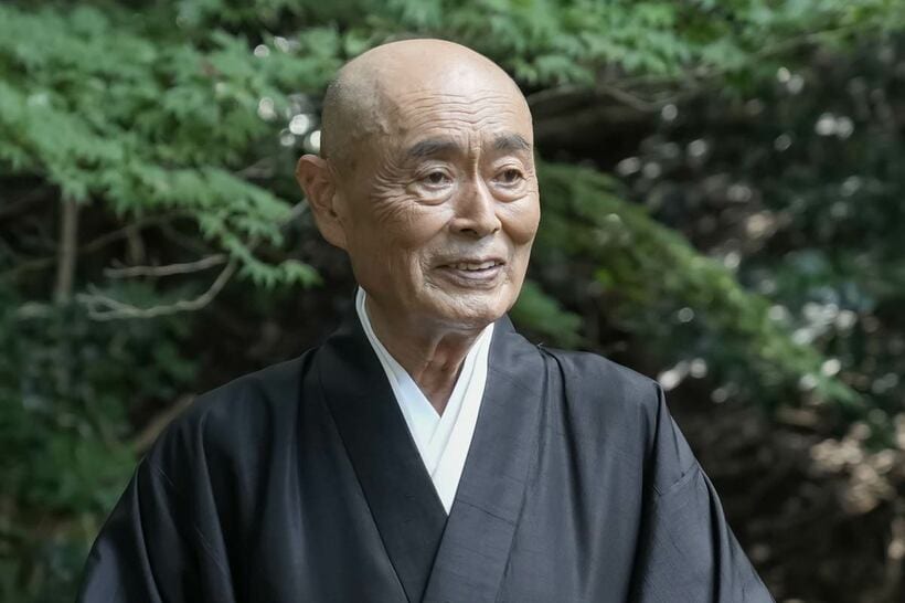 大雄寺の住職を演じる伊武雅刀（提供写真）