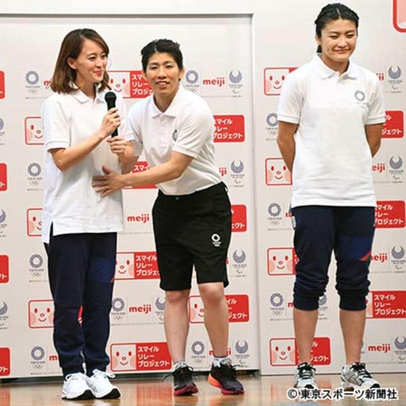  田中理恵さん（左）を気づかう吉田。右は伊調