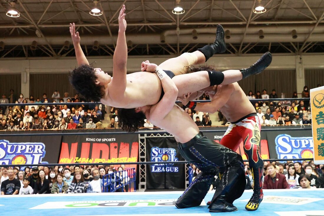 安田優虎(上)を沈めた衝撃の合体式通天閣ジャーマン「デスヌカドーラオラシオン」