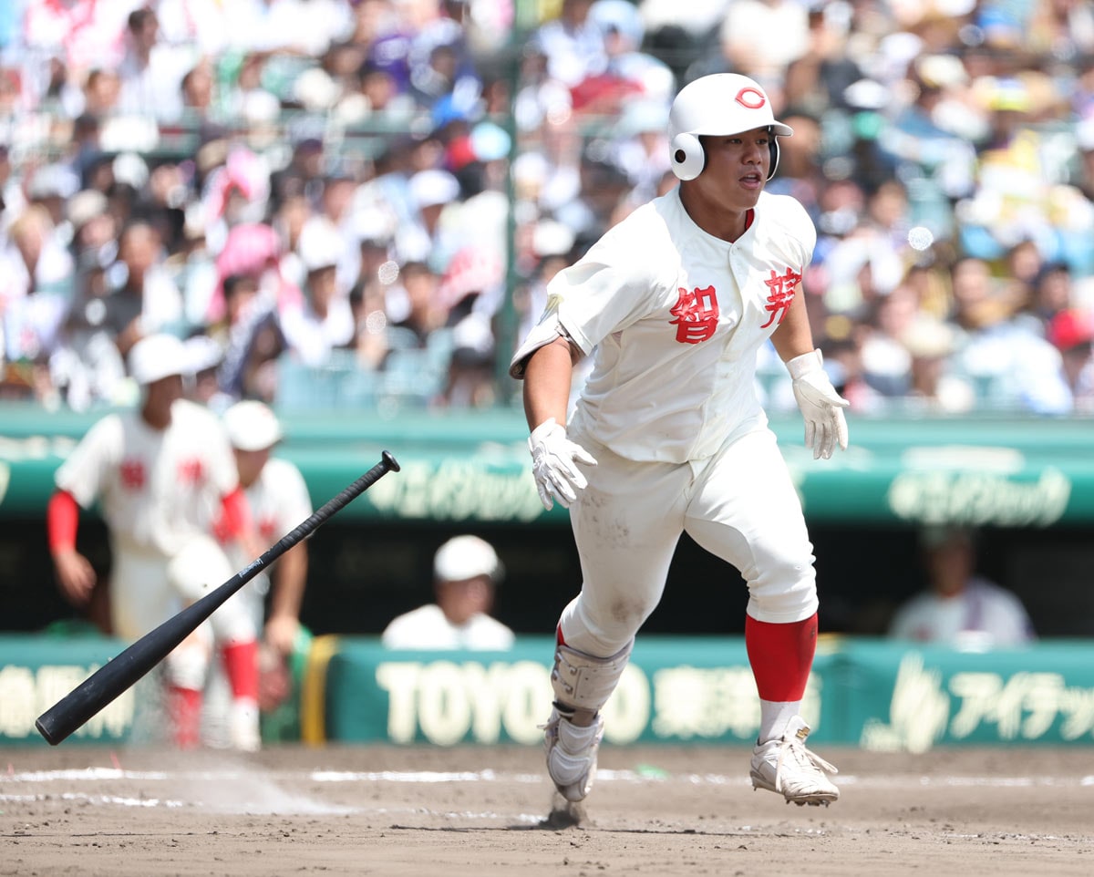 7回にタイムリーヒットを放った智弁和歌山・荒井優聖