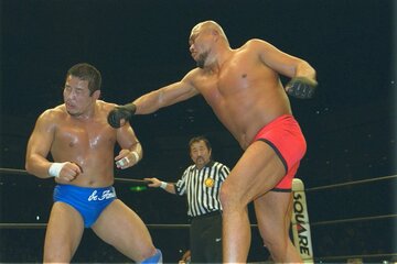 格闘技スタイルでの攻防では安田の右ストレートがクリーンヒット