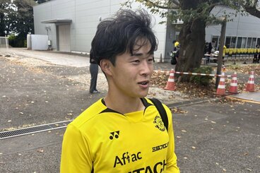 練習後、取材に応じた弓場堅真