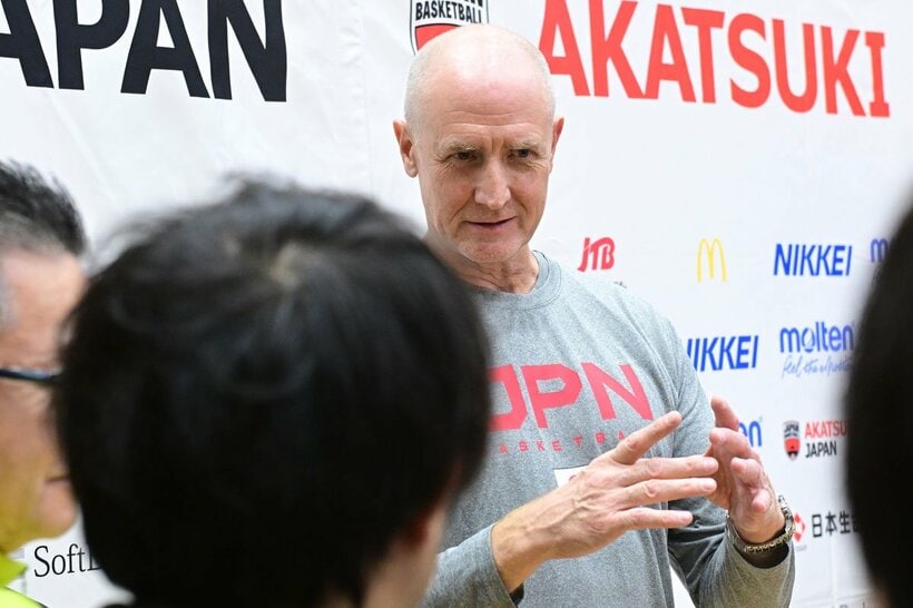 取材に応じるトム・ホーバス監督