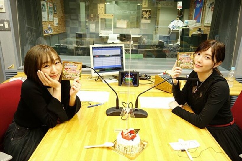  ２５００回目の放送となったＳＫＥラジオ番組に出演した須田亜香里（左）と松井珠理奈
