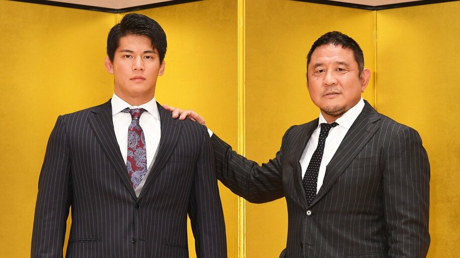 大型ルーキー・安齊勇馬(左)の素質を高く評価する永田裕志