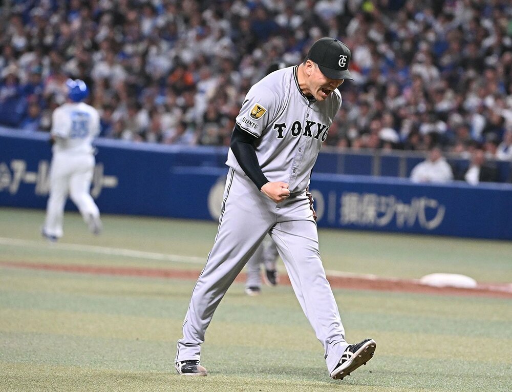 ５回のピンチを切り抜けた田中将大は雄たけびを上げた
