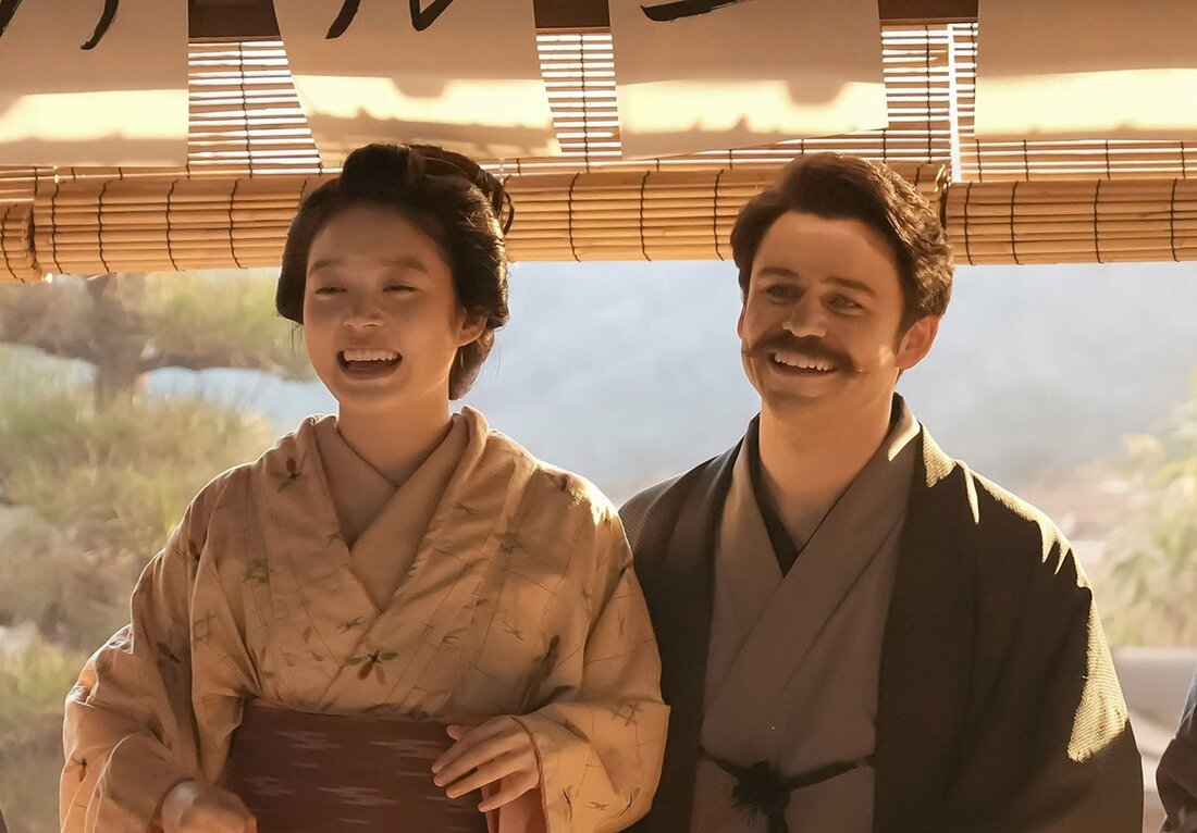 小泉セツ役の高石あかり(左)との息もピッタリだ