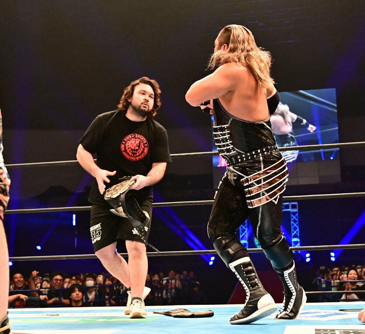 新日本】ウルフアロン H.O.T蛮行を払い腰で阻止！ EVILは激怒「この