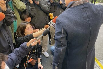 犯人らしき人物を目撃し、取材に応じた男性