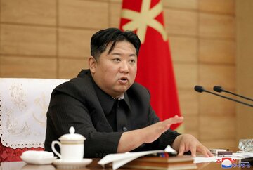  リサイクルを推進する金正恩氏（ロイター）