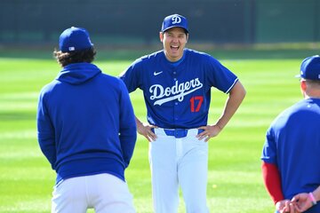 チームメートと談笑中に大爆笑！