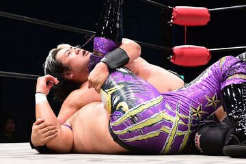 愛鷹亮にのしかかる諏訪魔