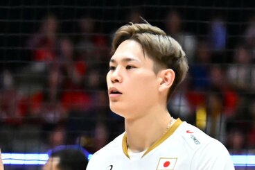 右ヒザを負傷した西田有志