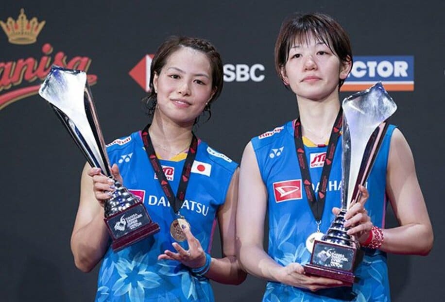  女子ダブルスで優勝した広田（左）と福島（ロイター）