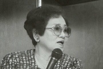 作家の山崎豊子さん（1994年）