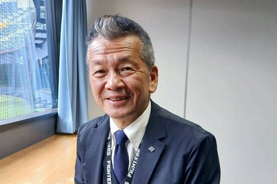 取材に応じた日本ハム・小村勝球団社長