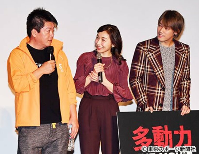 左から堀江貴文、加護亜依、赤西礼保