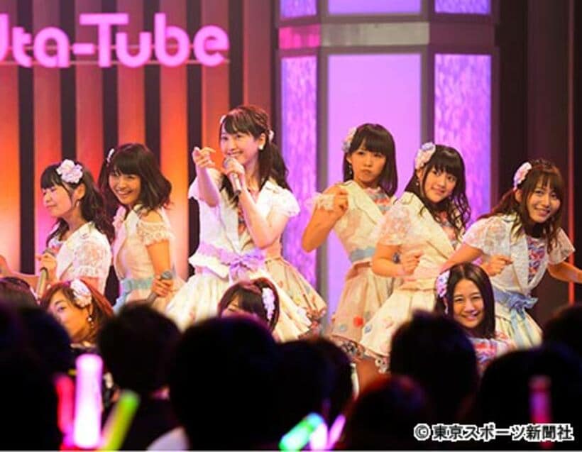 メンバーとともに番組の収録に参加した松井玲奈（中）