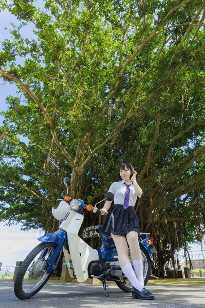夜道雪の２ｎｄ写真集「こいしき」の収録カット（©ＫＡＤＯＫＡＷＡ、夜道雪オフィシャル、撮影/近藤宏一）