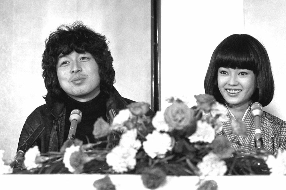 中村雅俊と五十嵐淳子婚約発表会見（１９７６年）