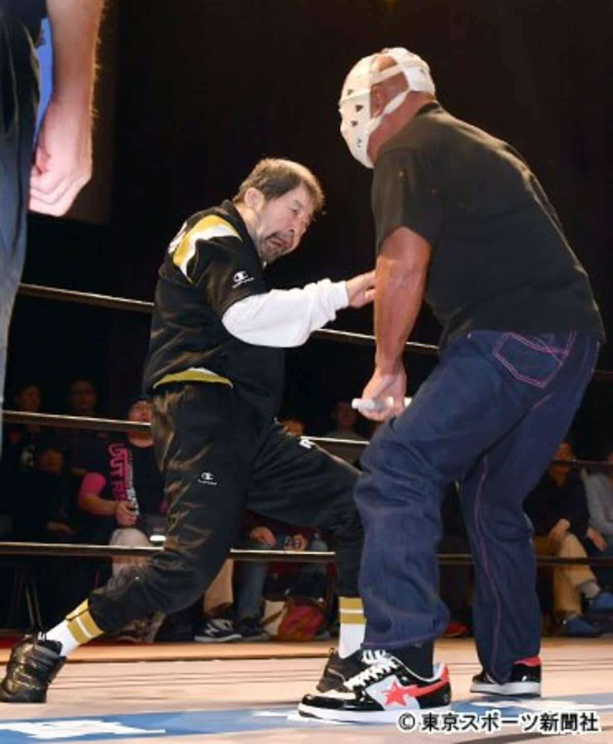 マサ斎藤がリング“復帰” 海賊男にパンチ一閃 | 東スポWEB