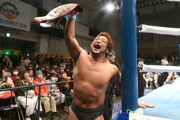 新王者になって喜びを爆発させる関本大介