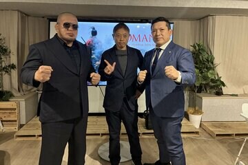 左から関根〝シュレック〟秀樹、島田裕二レフェリー、小路晃