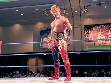  王座防衛に成功した宮原健斗