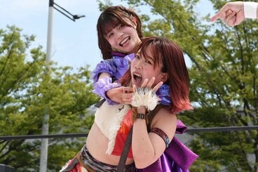 コブラツイストを決める清司麗菜