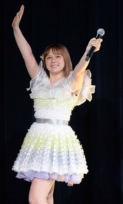 写真：“公式親友“ 村重杏奈 宮脇咲良卒コン会場入りを止められ「親友