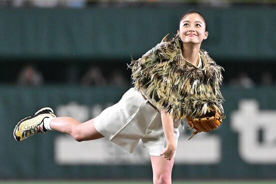 始球式に登場した橋本環奈