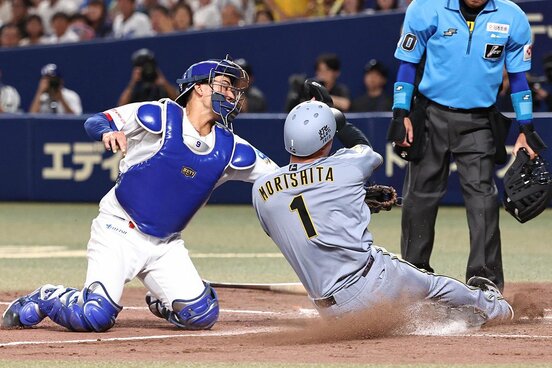 4回、本塁でアウトになった森下翔太