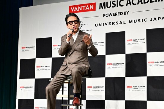 特別講義を行った布袋寅泰
