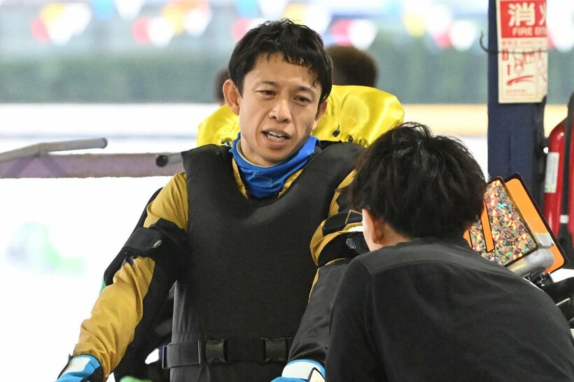 ＧＰシリーズ制覇へ前進した毒島誠(奥)
