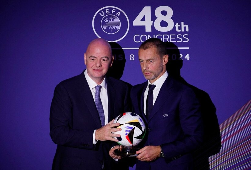 ＦＩＦＡのジャンニ・インファンティノ会長(左)とUEFAのアレクサンダー・チェフェリン会長（ロイター）