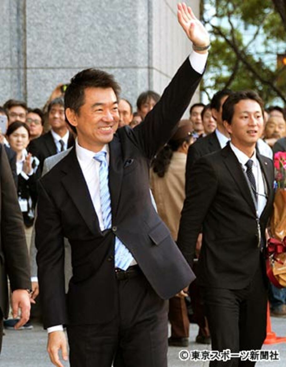大阪市長退任時は笑顔を見せた橋下氏だったが…