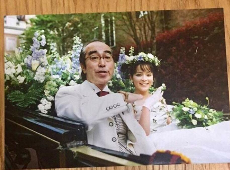  加藤と志村さんの“結婚写真”（インスタグラム＝@kato_rosa_から）