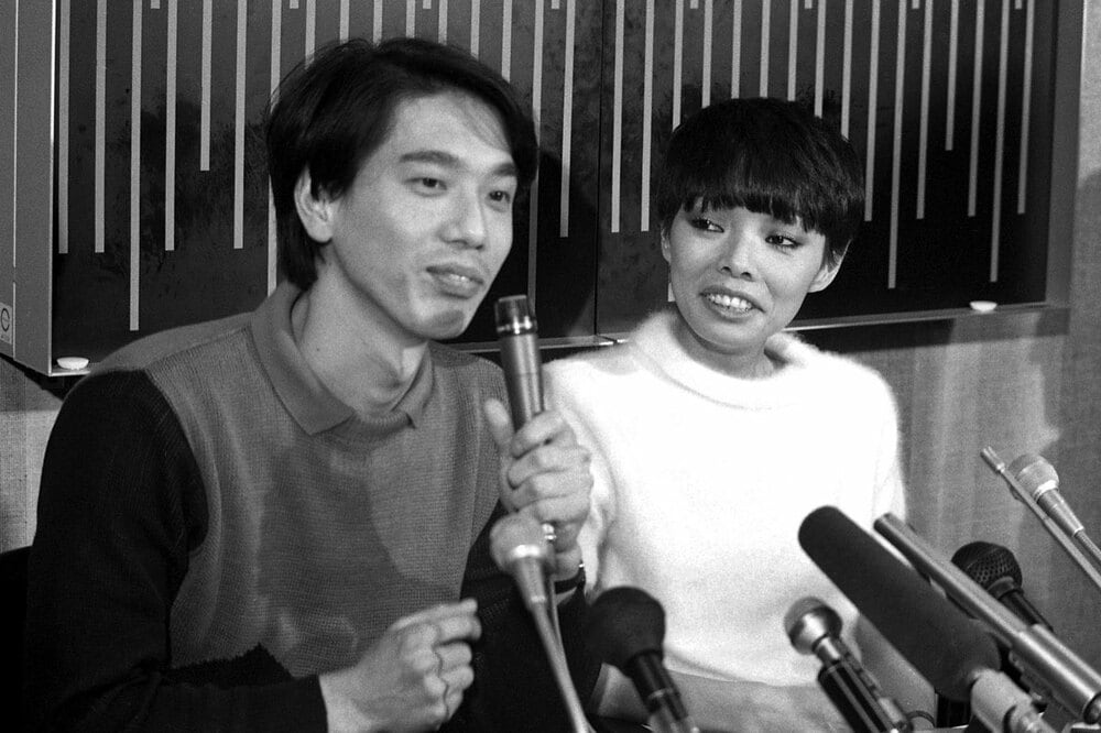44年前…研ナオコと野口典夫の婚約会見