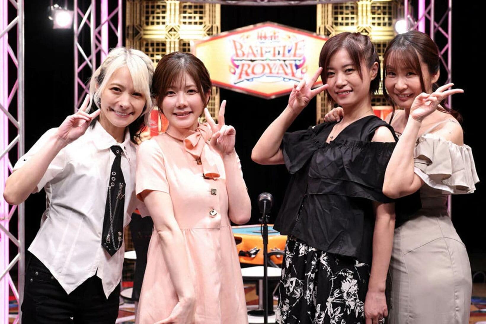 女流モンド杯チーム（左から二階堂亜樹、高宮まり、茅森早香、宮内こずえ）