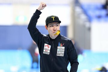 声援に応える新濱立也