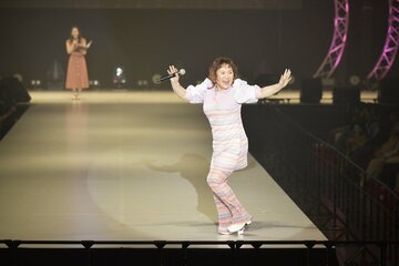  サツコレでМＣを務めたバービー（©ＳＣ）