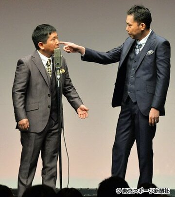 爆笑問題の田中（左）と太田
