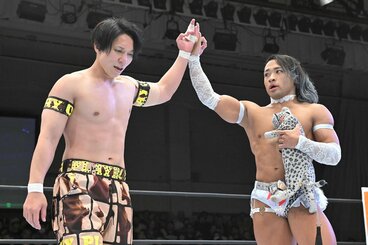 今年のBOSJでは、現IWGPジュニア王者のYOH(左)に勝利している豹