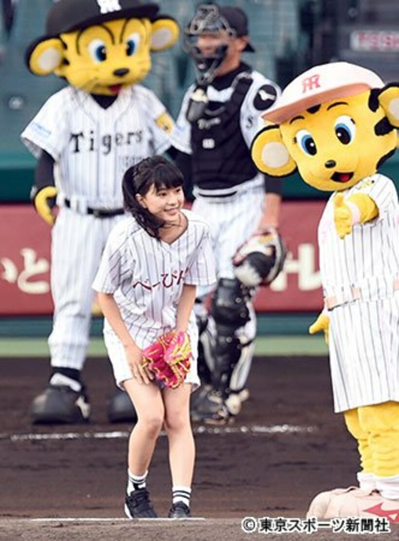 始球式を行った芳根京子