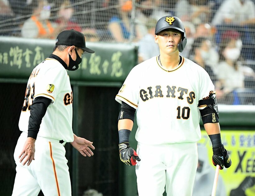  スタメンに定着しそうな巨人・中田(右)だが…