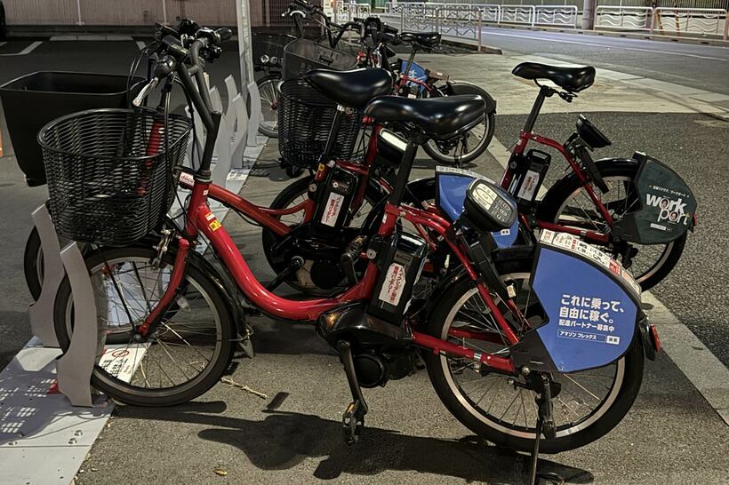 ドコモ・バイクシェアの赤い自転車
