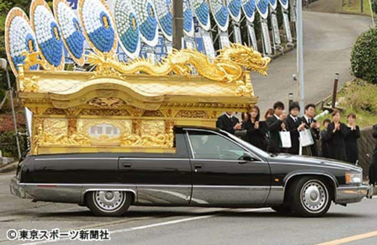 最近見かけなくなった「宮型霊柩車」どこへ行った？ | 東スポWEB